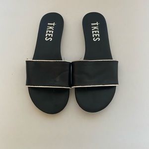 Tkees slides sandals sz 7 black flip flops